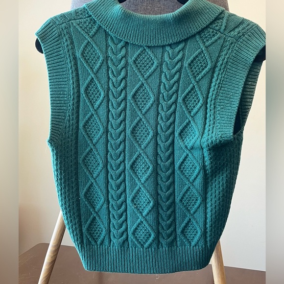 Aritzia Sunday Best Cropped Sweater Vest XS - Picture 1 of 3